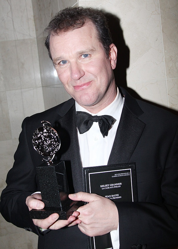 Broadway Newcomer Douglas Hodge Takes Home Tony for La Cage aux Folles