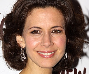 Jessica Hecht to Join Maggie Gyllenhaal and Peter Saarsgard in Three Sisters at Classic Stage