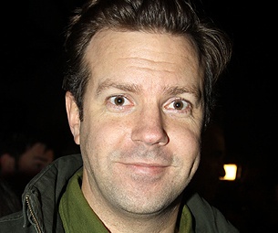 SNL’s Jason Sudeikis Salutes Elf’s Sebastian Arcelus as He Tackles Popular Will Ferrell Role