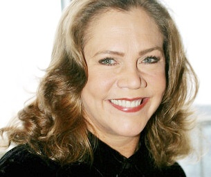 Kathleen Turner to Host 2011 Drama League Awards Ceremony and Luncheon