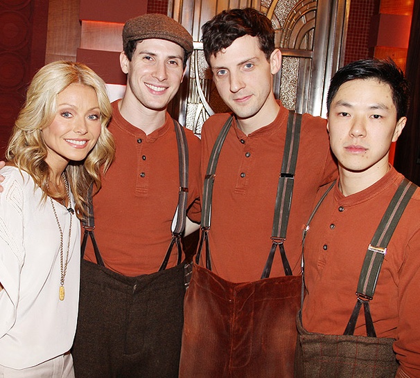 Giddy Up! Kelly Ripa Wrangles a Photo with the Stars of War Horse