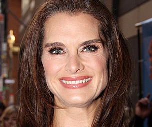 Brooke Shields on Stepping into Bebe Neuwirth’s Addams Family Shoes: ‘I Will Never Try to Replace Her!’
