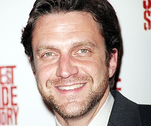 Raul Esparza & Laurie Metcalf Among Winners of 2011 Ovation Awards