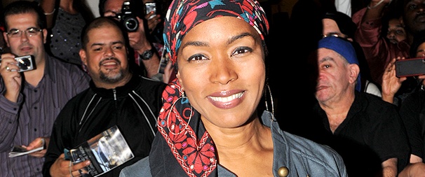 Angela Bassett & Samuel L. Jackson Come Down from The Mountaintop's First Preview to Greet Fans 