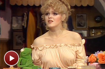 Muppet Movie Countdown! Follies Star Bernadette Peters Gets Froggy With Kermit and Robin