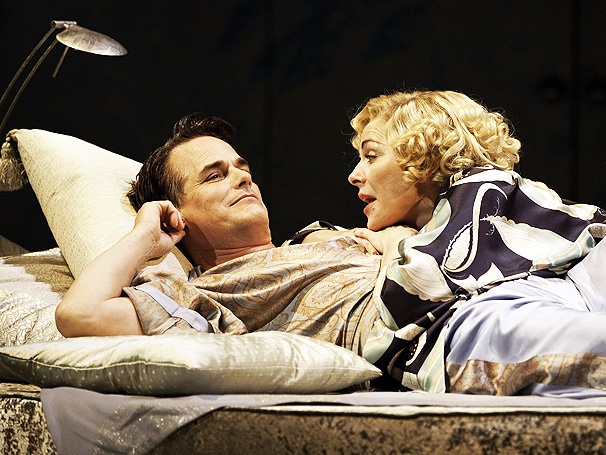 Private Lives, Starring Kim Cattrall and Paul Gross, to Close Early