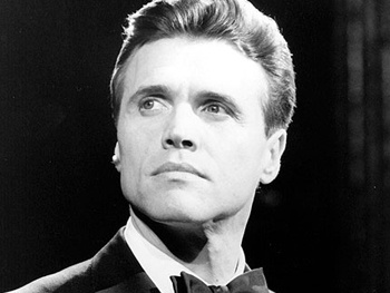 Brent Barrett to Razzle Dazzle Broadway's Chicago Again as Billy Flynn