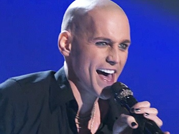 Broadway Vet Tony Vincent Channels Freddie Mercury with 'We Are The Champions' on The Voice