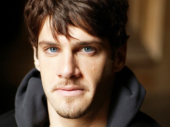 Justin Bartha and Georgia King Join Andrew Rannells and Ellen Barkin in The New Normal Pilot