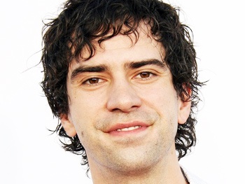 Hamish Linklater Joins Robin Williams and Sarah Michelle Gellar in CBS Pilot Crazy Ones