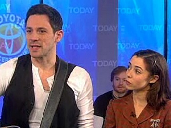 See Once Stars Steve Kazee & Cristin Milioti Sing ‘Falling Slowly’ on Today