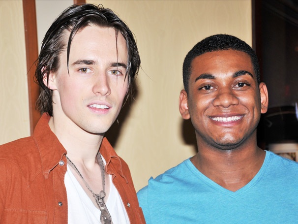 American Idol’s Joshua Ledet Bounces Off the Walls With the Stars of Spider-Man