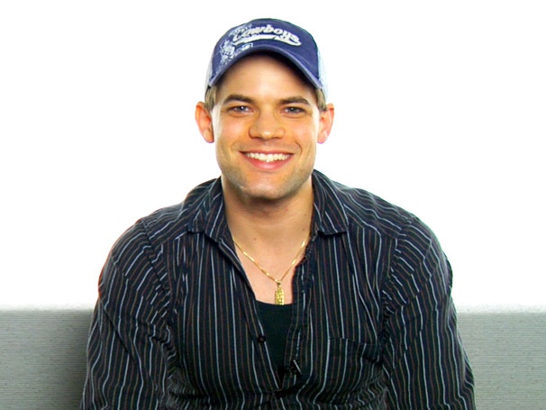 Newsies’ Jeremy Jordan on Bathtub Mishaps, Famous Co-Stars and the Sexy Scar on His Chin