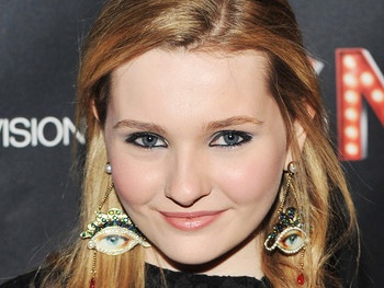 Abigail Breslin Signs On For August: Osage County Film, Starring Meryl Streep & Julia Roberts