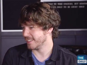 Watch The Newsroom's John Gallagher Jr. Chat With The Daily About Singing With Jeff Daniels & Guesting on Glee