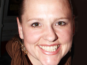 Anika Larsen to Step in for Leslie Kritzer in Off-Broadway's Closer Than Ever