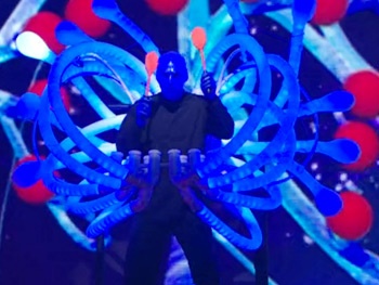 Watch Blue Man Group Shake Their 'Jiggle Twins' on the America’s Got Talent Season Finale