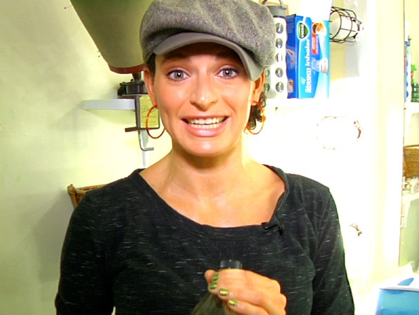 Watch the Weird Way Wicked Star Jackie Burns Avoids Laryngitis and Other Backstage Secrets