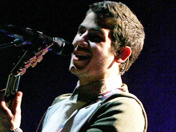 Watch Nick Jonas (and His Brothers) Cover ‘Falling Slowly’ from Once at Radio City Music Hall