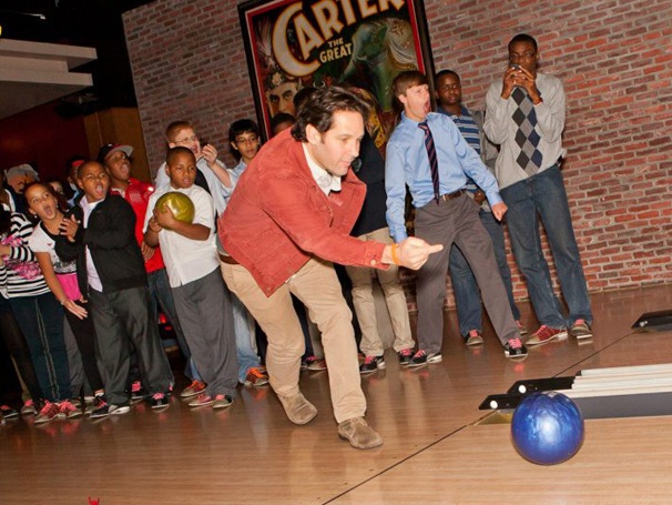 Grace’s Paul Rudd Throws a Strike for Kids Who Stutter at Starry Bowling Benefit