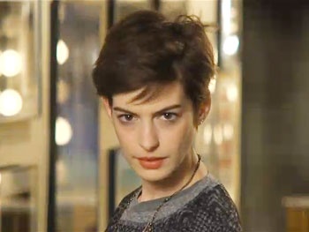 Watch Anne Hathaway, Jason Sudeikis and the Cast of Saturday Night Live Tackle Les Miz's 'One Day More'