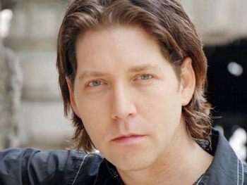 James Barbour to Spread Holiday Cheer at Sardi’s Concert Series