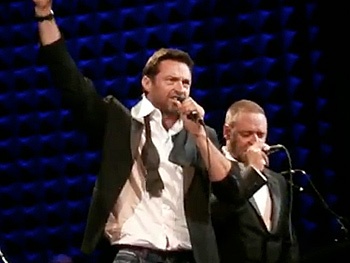 Les Miz Stars Hugh Jackman and Russell Crowe Face Off with ‘The Confrontation’ at Joe’s Pub