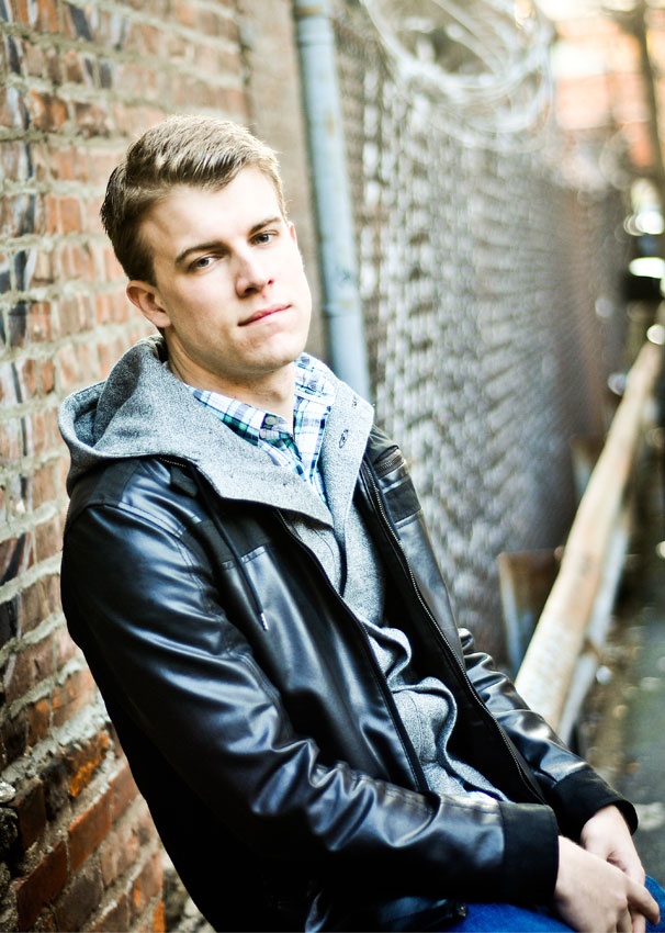 Jason Hite on Sharing a Dressing Room With 15 People and Getting Steamy With His Bare Co-Stars