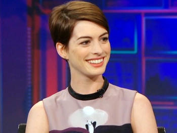 Anne Hathaway Spoils the Ending of Les Miz on The Daily Show: 'Everybody Dies!'