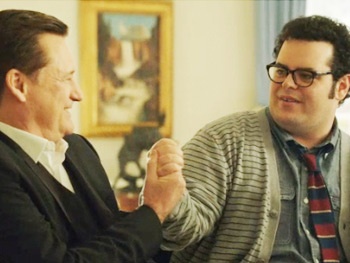 1600 Penn’s Josh Gad Tests Bill Pullman on His Spaceballs and Independence Day Knowledge