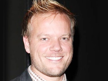 Pitch Perfect and Avenue Q Director Jason Moore May Guide Tina Fey to The Nest