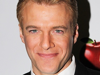 Scandalous Star Edward Watts Will Soar as the Man of Steel in It’s a Bird…It’s a Plane…It’s Superman at Encores!