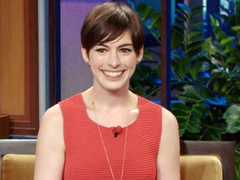 Anne Hathaway Gets Down to a 'Disco' Version of Les Miz & Gushes About Hugging George Clooney on Leno