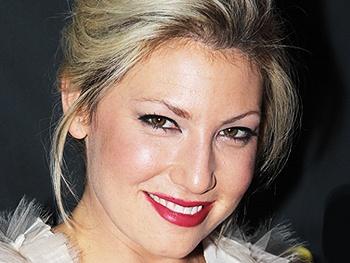 CBS Picks Up Ari Graynor’s Bad Teacher to Series