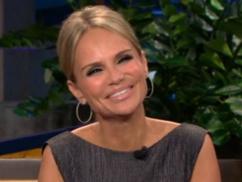 Kristin Chenoweth Samples Sea Urchin & Reveals Her Love of Slurpees on The Tonight Show