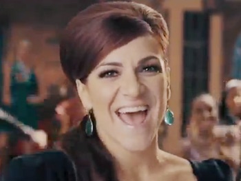 Shoshana Bean is Quitting Her Man ‘Cold Turkey’ In A Toe-Tapping, Retro-Inspired New Music Video