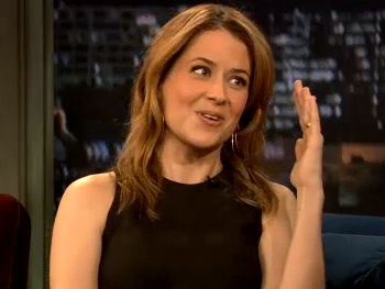 Watch Jenna Fischer Discuss Her Transition from TV's The Office to Off-Broadway's Reasons to Be Happy on Late Night