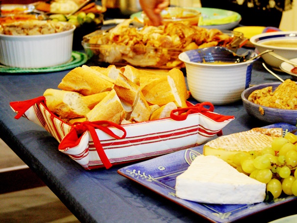 Trunchbull's Tater Tots! Pom-Pom Punch! Sweet Texas Tea! Check Out Our Tony Party Refreshment Guide