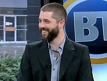 Les Miz Tour Star Peter Lockyer Describes the Athleticism of Playing Hero Jean Valjean