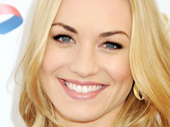 Dexter Star Yvonne Strahovski Talks Returning to Broadway: ‘That Would Be Awesome’