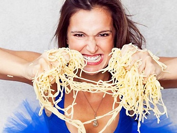 Farewell, Staten Island! Candice Guardino’s One-Woman Show Italian Bred to Close Off-Broadway