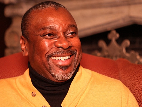 Sister Act’s Kingsley Leggs Plays His ‘Ne’er Do Well’ Bad Guy with ‘Swagger’