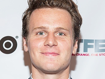 Frozen's Jonathan Groff on Not Being Able to 'Let It Go' and If He'll Sing on Looking