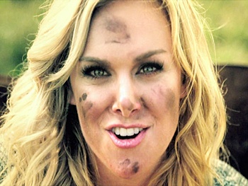 Watch Legally Blonde Tony Nominee Laura Bell Bundy Get 'Kentucky Dirty' in Her New Music Video