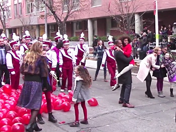 Watch Annie's Jamie Foxx, Quvenzhane Wallis, Cameron Diaz & More Break It Down to 'Tomorrow' in Harlem