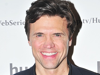 Olivier Award Nominee Brent Barrett Returns to Razzle Dazzle 'Em as Billy Flynn in Broadway's Chicago