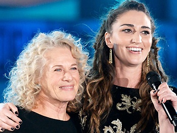 Show the World! Watch Carole King & Sara Bareilles Perform 'Beautiful' & 'Brave' Musical Mash-Up at the Grammys