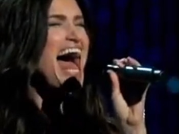 See What She Can Do! Watch Tony Winner Idina Menzel Sing Frozen's 'Let It Go' at the Oscars
