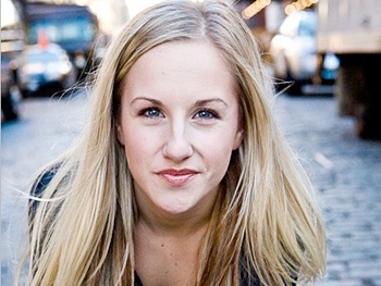Hold Her in Your Heart! Jeanna de Waal Begins Performances in Kinky Boots