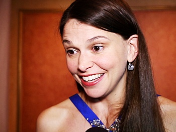 Video! Sutton Foster and the Cast of Violet Ride into Opening Night